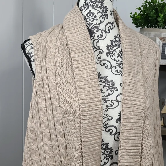 Matilda Jane Cable Knit Tassel Trim Sweater Vest - Medium - Picture 10 of 15